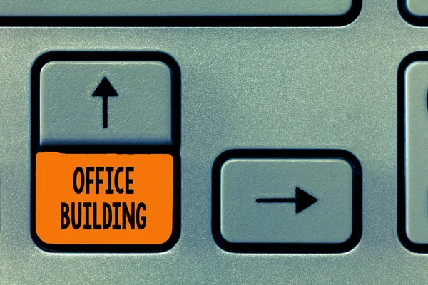 Signo de texto que muestra Office Building. Foto conceptual Los edificios comerciales se utilizan con fines comerciales — Foto de Stock