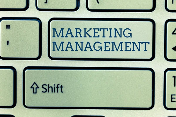 Εννοιολογική γραφή χέρι δείχνει Marketing Management. Επιχειρηματική φωτογραφία προβάλλοντας Ανάπτυξη διαφήμισης Προώθηση ενός νέου προϊόντος ή υπηρεσίας — Φωτογραφία Αρχείου
