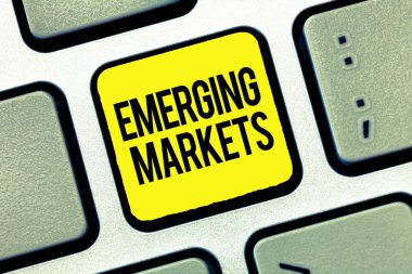 Metin işareti yükselen piyasaları gösteriyor. Gelişmiş mağazaların bazı özelliklerine sahip kavramsal fotoğraf ülkesi