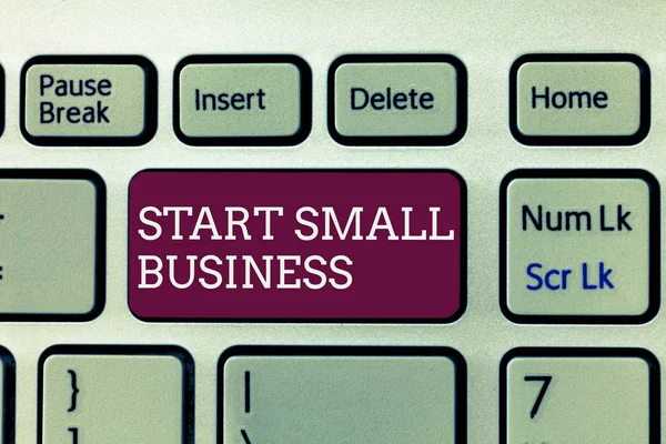 Handgeschreven tekst schrijven Start Small Business. Begrip betekenis aspirant ondernemer een nieuwe onderneming handelsindustrie — Stockfoto