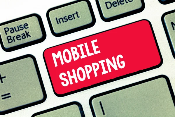 Scrittura di testi a mano Mobile Shopping. Concetto significato Compravendita di beni e servizi tramite cellulare — Foto Stock