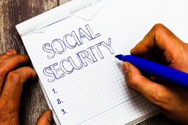 Manuscrito de texto escrevendo Segurança Social. Conceito que significa assistência de pessoas do estado com renda inadequada ou sem renda — Fotografia de Stock