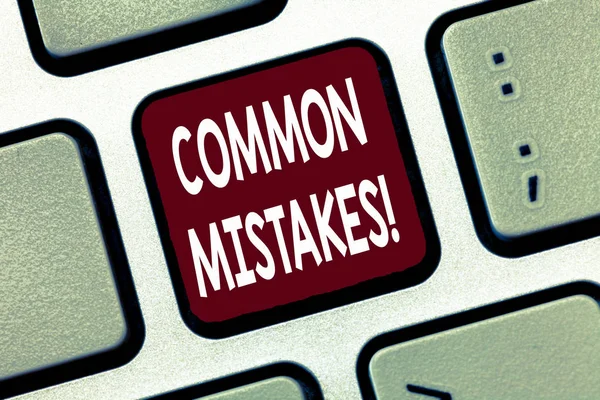 Концептуальний почерк, що показує COMMON MISTAKES. Бізнес-фотографії, що показують Помилки та проблеми, які повторюються — стокове фото