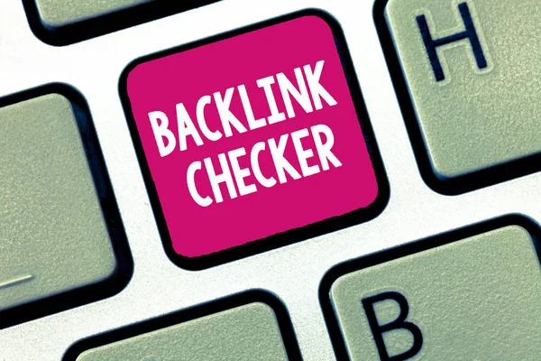 Escritura manual conceptual que muestra Backlink Checker. Exhibición de fotos de negocios Encuentre a sus competidores más valiosos y patrones de puntos — Foto de Stock