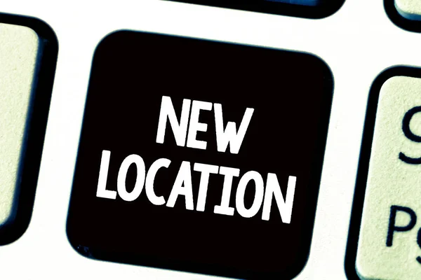 Sinal de texto mostrando Nova Localização. Foto conceitual Fique localizado em um novo lugar e estabelecer casa ou negócio — Fotografia de Stock