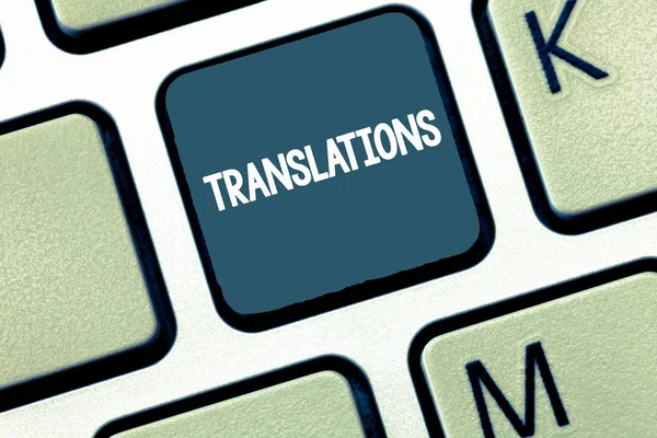 Texto manuscrito Traducciones. Concepto significado Proceso de traducción de textos de un idioma a otro — Foto de Stock