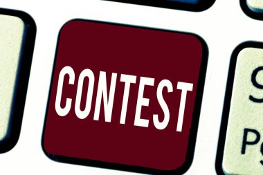 Yarışma gösterilen metin işareti. Kavramsal fotoğraf yarışması yapmak diğer gösteri ödül seçim için daha iyi