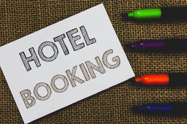 Texto de escritura a mano Hotel Booking. Concepto significado Reservas en línea Presidential Suite De Luxe Hospitality Libro Blanco Importante recordatorio Comunicar ideas Marcadores Fondo de yute . —  Fotos de Stock