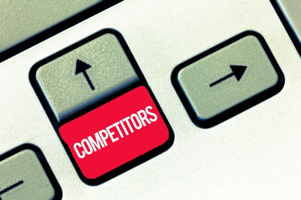 Escritura a mano de texto Competidores. Concepto significado Personas participa en concurso deportivo competencia comercial —  Fotos de Stock