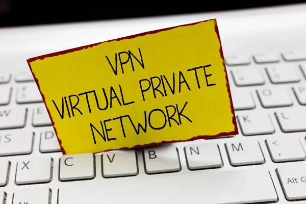 Scrittura di testi a mano Vpn Virtual Private Network. Concetto che significa connessione crittografata sicura su Internet — Foto Stock