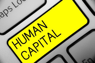 Kavramsal el insan sermayesi gösterilen yazma. İş fotoğraf metin maddi olmayan toplu kaynakları yetkinlik sermaye eğitim klavye sarı anahtar bilgisayar bilgi işlem yansıma belgesi.