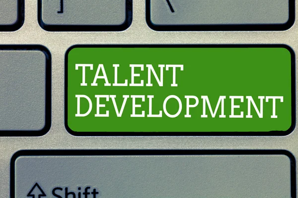 Woord schrijven tekst Talent Development. Bedrijfsconcept voor het opbouwen van vaardigheden - Verbetering van het potentieel van Leader — Stockfoto