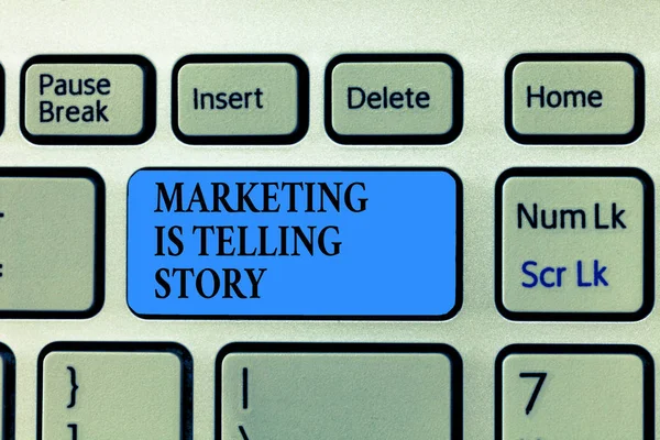 Signo de texto que muestra que el marketing cuenta historias. Foto conceptual Respira la vida en el producto o servicio de la marca —  Fotos de Stock