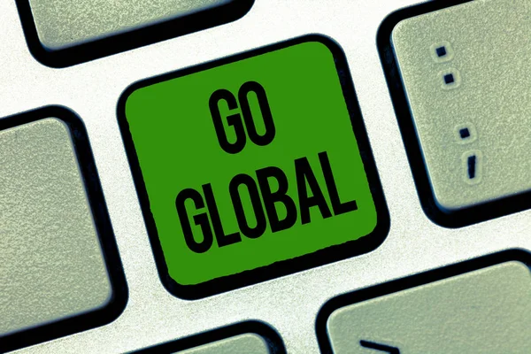 Tekst teken weergegeven: Global gaan. Conceptuele foto met betrekking tot of omvat geheel iets of groep van dingen — Stockfoto