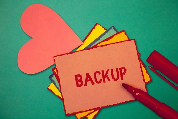 Segno di testo che mostra Backup. Foto concettuale Copia dei dati dei file fatti in caso di smarrimento o danneggiamento dell'originale Supporto — Foto Stock