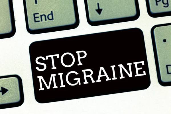 Escritura de texto a mano Detener la migraña. Concepto que significa Prevenir el ataque completo de dolor de cabeza —  Fotos de Stock