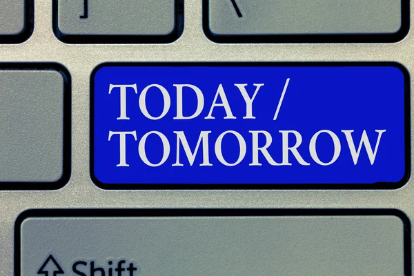 Escritura manual conceptual mostrando Today Tomorrow. Exhibición de fotos de negocios Lo que está sucediendo ahora y lo que el futuro traerá —  Fotos de Stock