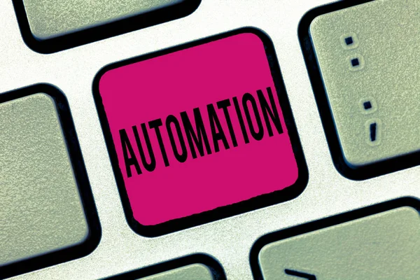 Word tekst intoetsen automatisering. Businessconcept voor technologie gemaakt om te controleren monitor productie en levering — Stockfoto