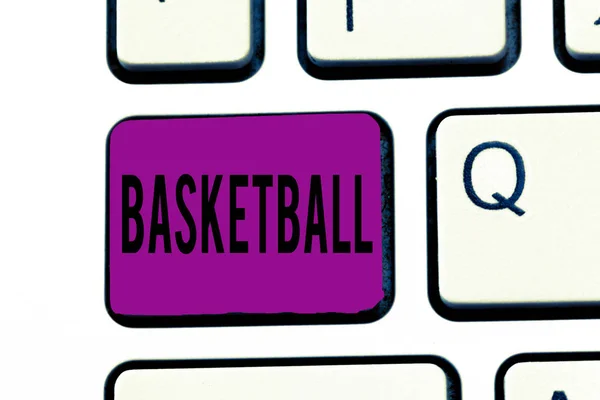 Konzeptionelle Handschrift, die Basketball zeigt. business photo text sport indoor court game competition werfen ball to open net — Stockfoto