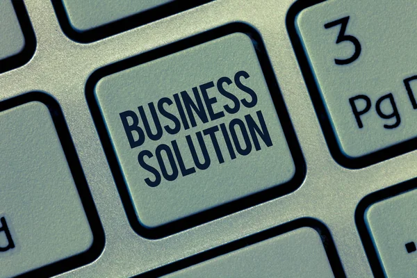 Текст для написания слов Business Solution. Бизнес-концепция услуг, включающая стратегическое планирование и оценку — стоковое фото