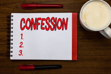 İtiraf yazma el yazısı metin. Kavramı bir suç dini doktrin açık defter işaretleri ilham suçlu olduğunu itiraf deyim anlam iletişim fikirleri ahşap masa fincan kahve.