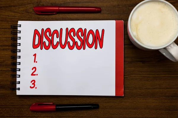 Handschriftliche Textdiskussion. Konzept bedeutet Prozess des Gesprächs über etwas, um eine Entscheidung zu treffen offene Notizbuch Marker Inspiration kommunizieren Ideen hölzerne Tischtasse Kaffee. — Stockfoto