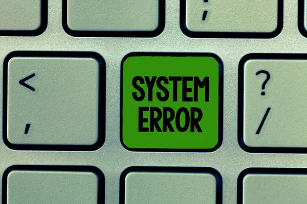 Word tekst intoetsen systeemfout. Businessconcept voor technologische mislukking Software samenvouwen crash informatie verlies — Stockfoto