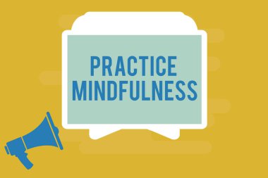 Farkındalığı gösteren bir not yazıyorum. İş fotoğraflarının sergilenmesi bir rahatlama durumu yaratıyor. Bir çeşit meditasyon.