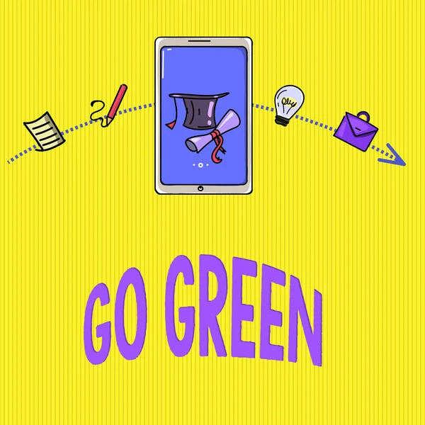 Текст слова Go Green. Бизнес-концепция для принятия более экологически чистых решений по сокращению переработки — стоковое фото