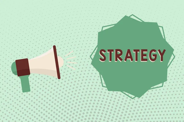 Megjelenítve stratégia Megjegyzés írása. Bemutatják a hosszú távú vagy általános cél elérése érdekében tervezett cselekvési terv üzleti fotó — Stock Fotó