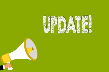 Word yazı metni güncelleştirme. Daha modern bir şey yapmak için iş kavramı tarihe kadar veya daha yeni sürümle adam elinde megafon hoparlör yeşil arka plan mesajı yüksek sesle konuşan.