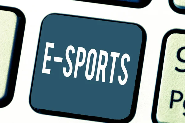 Texto de caligrafía E Sports. Concepto que significa videojuego multijugador jugado competitivamente para los espectadores —  Fotos de Stock