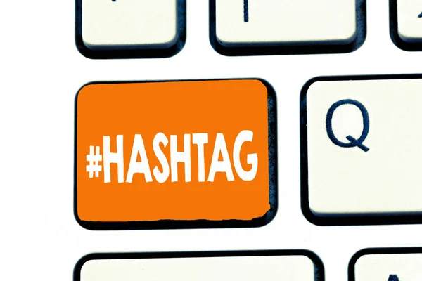 Texto de escritura de palabras Hashtag. Concepto de negocio para etiqueta de Internet para redes sociales Estrategia de motor de búsqueda de comunicación — Foto de Stock