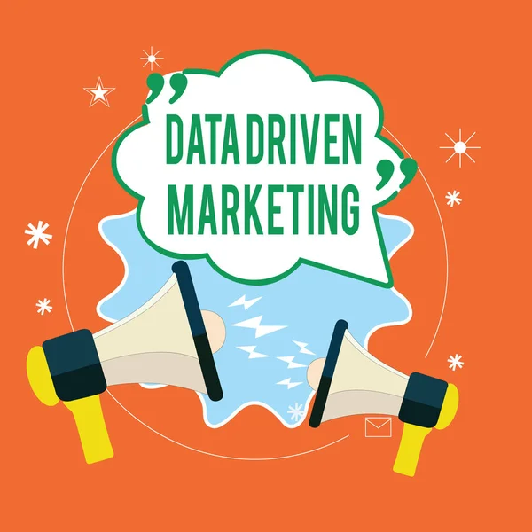 Schrijven van notitie weergegeven: Data Driven Marketing. Zakelijke foto presentatie van strategie gebaseerd op inzichten analyse van interacties — Stockfoto