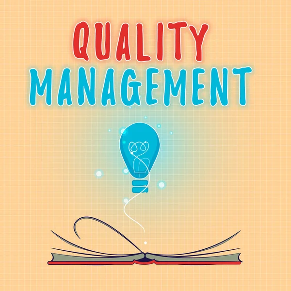 Znak tekstowy pokazujący zarządzanie jakością. Zdjęcie koncepcyjne Zachowaj poziom doskonałości Wysokie standardy usług produktowych — Zdjęcie stockowe