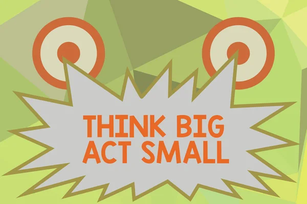 Escrevendo uma nota mostrando Think Big Act Small. Foto de negócios mostrando grandes metas ambiciosas Dê pequenos passos um de cada vez — Fotografia de Stock