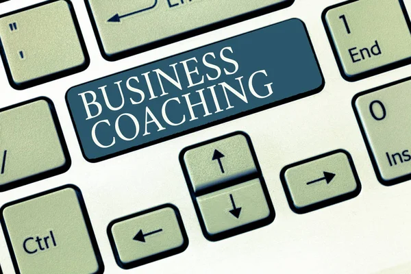 Konceptuální rukopis ukazující Business Coaching. Business photo showcasing Pomáháme zaměstnancům stát se aktivnějšími Poradíme se s odborníkem — Stock fotografie