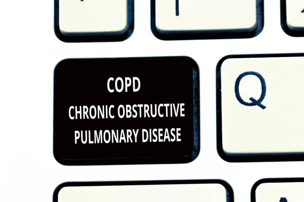 Ecriture conceptuelle montrant Copd Chronic Obstructive Pulmonary Disease. Texte de la photo d'affaires Maladie pulmonaire Difficulté à respirer — Photo