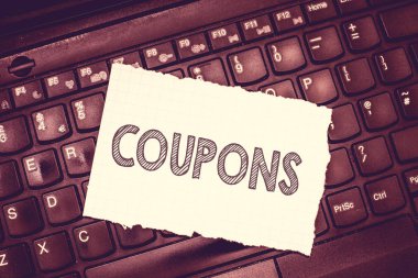 Kavramsal yardım kupon gösterilen yazma. İş fotoğraf metin sertifika bilet etiket indirim hediye fiyat promosyon satış için