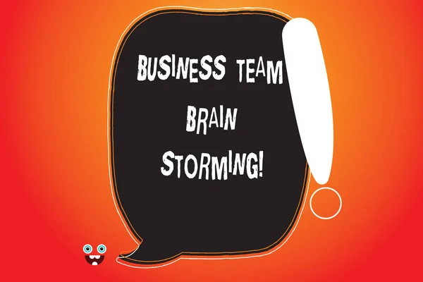 Handgeschreven tekst schrijven Business Team brainstorming. Concept, wat betekent dat Team werk corporate groep werkvergadering leeg kleur toespraak Bubble geschetst met uitroepteken Monster gezicht pictogram. — Stockfoto