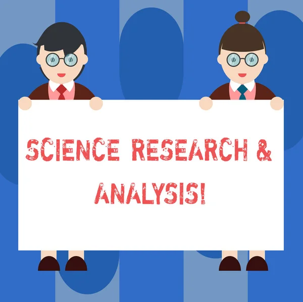 필기 텍스트 과학 연구 및 분석입니다. 개념 남성과 여성의 유니폼 서 들고 빈 현수막 배너 텍스트 공간에 실험 연구실 의료 조사를 의미. — 스톡 사진