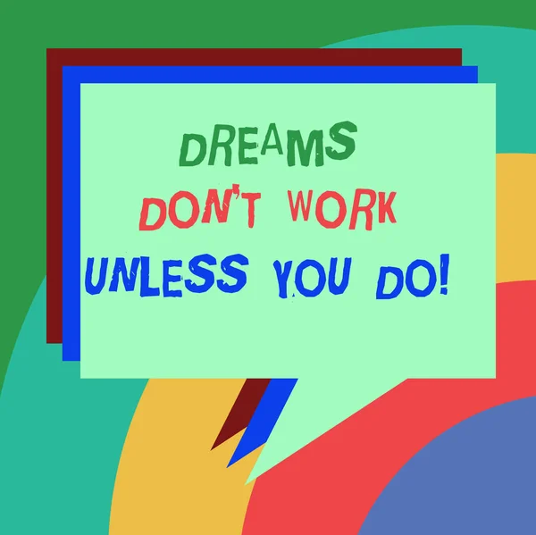 Концептуальный почерк, показывающий работу "Dreams Don T Work unless You Do". Текст бизнес фото Примите меры для достижения ваших целей Стек речи пузырь разного цвета Насыщенный текстовый шар . — стоковое фото