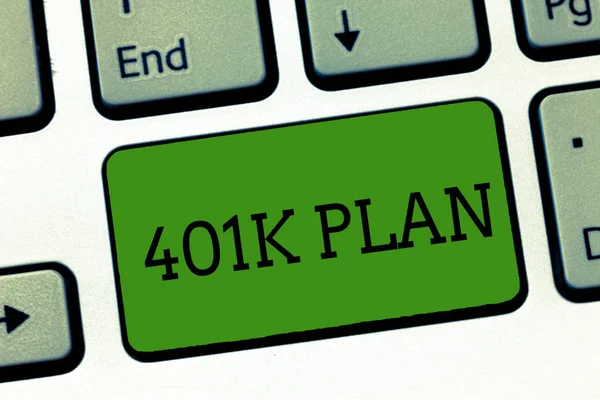 Escritura a mano conceptual que muestra Plan 401K. Foto de negocios mostrando el plan de jubilación patrocinado por el empleador calificado que los empleados hacen Keyboard Intention para crear una idea de teclado de mensaje de computadora . — Foto de Stock