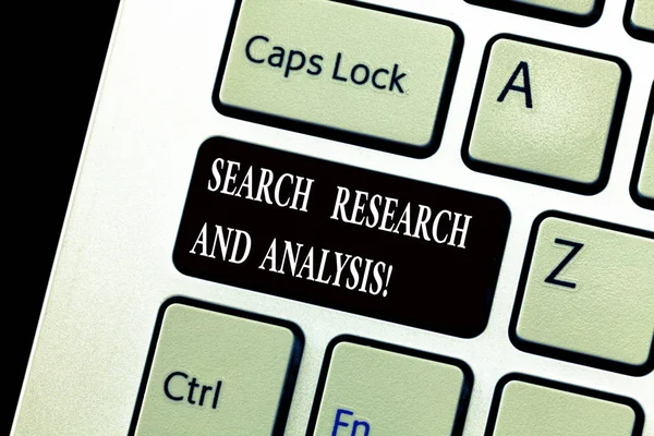 Word het schrijven van tekst zoeken Research And Analysis. Businessconcept voor onderzoek informatie gegevensanalyse toets op het toetsenbord te willen maken van computer bericht, op idee van het toetsenbord te drukken. — Stockfoto