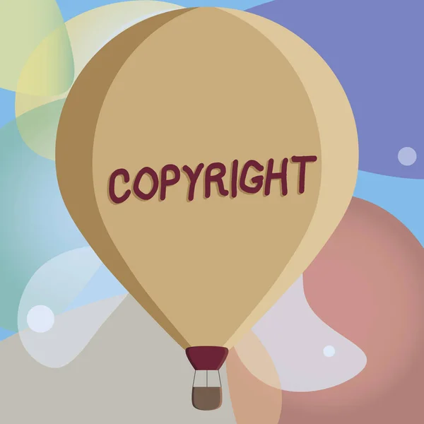 Escritura manual conceptual que muestra Copyright. Texto de foto de negocios derecho legal exclusivo y asignable otorgado al originador Color Hot Air Globo a flote con la cesta atada colgando bajo . — Foto de Stock