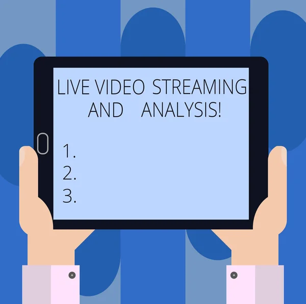 Handgeschreven tekst schrijven van Live Video Streaming en analyse. Begrip betekenis Marketing inhoud reclamestrategie Hu analyse Hand Holding leeg scherm Tablet Smartphone weergave-eenheid foto. — Stockfoto