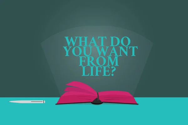 何かをしたいから Lifequestion を書く手書き文字。概念の意味を表現するはペンと光ビーム明白なテーブルに開かれた本の色のページの写真を取得したいです。. — ストック写真