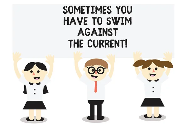 文字写作文本有时你必须游泳对当前。逆流走的经营理念成功三女两臂向上的演唱微笑. — 图库照片
