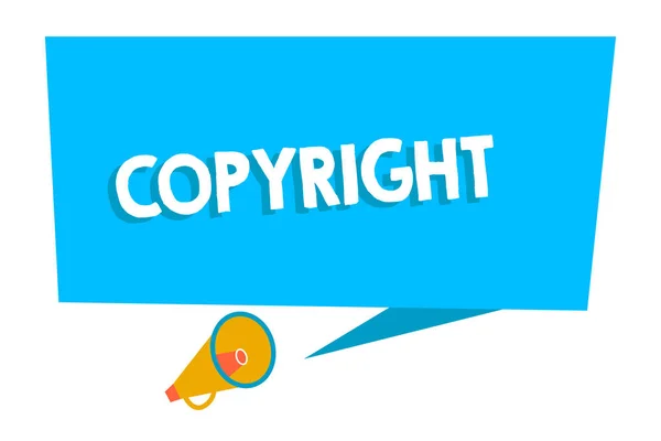 Tekst med tekst som copyright. Forretningskonsept for eksklusiv og overdragbar juridisk rett gitt til "Blank Rectangular Speech Bubble" med Tail som peker på Megaphone Announcing . – stockfoto