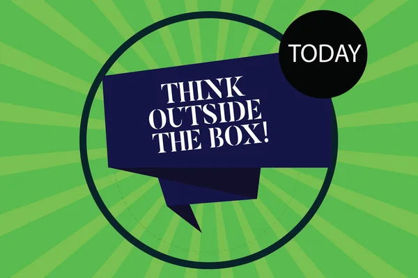 การเขียนด้วยมือในแนวคิดแสดงให้เห็นว่า Think Outside The Box การแสดงรูปภาพทางธุรกิจ เป็นความคิดที่แตกต่างกันที่ไม่ซ้ํากันนําการระดมความคิดพับแถบริบบิ้น 3D ภายในวงกลมบน Halftone Sunburst . — ภาพถ่ายสต็อก